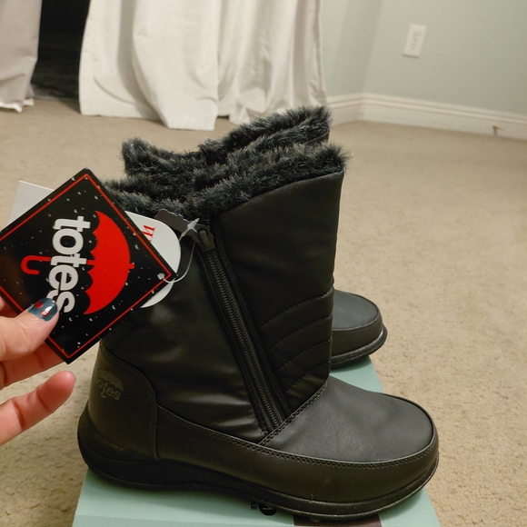 totes Other - Totes Black Winter Boots with Faux Fur
